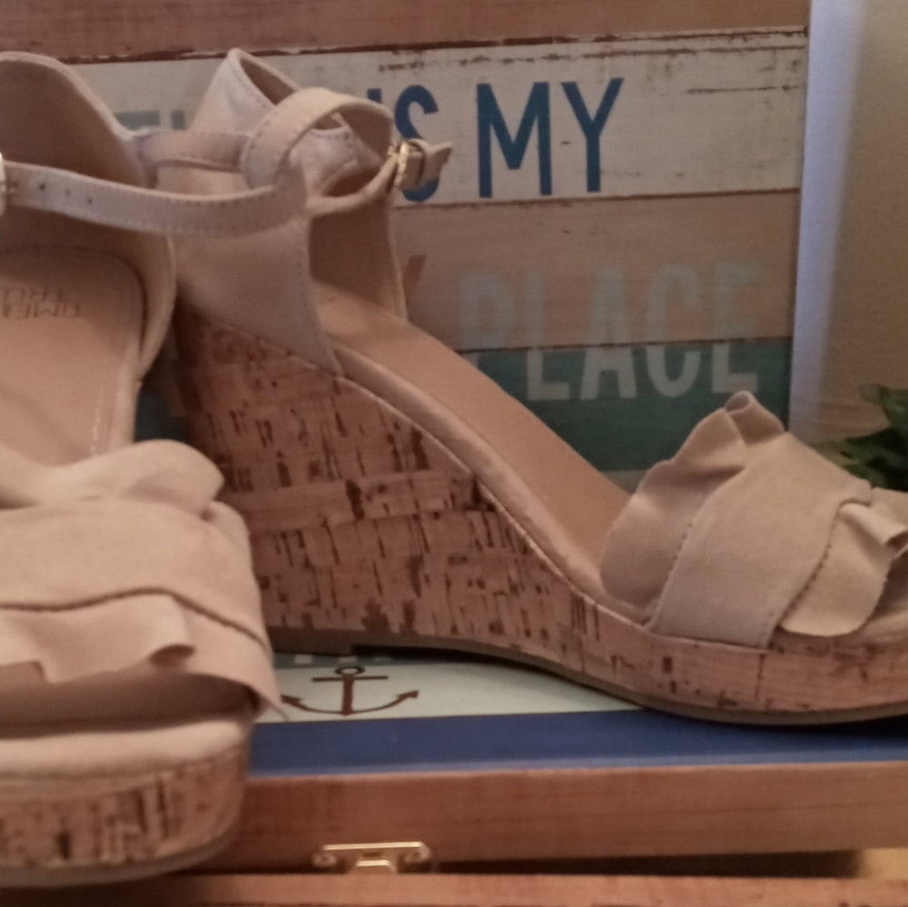 Wedge heels